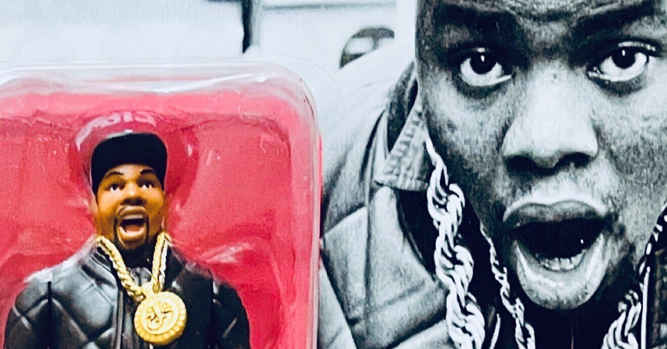 ビズ・マーキーのフィギュアを眺めながらレコードを聴く｜五辺宏明