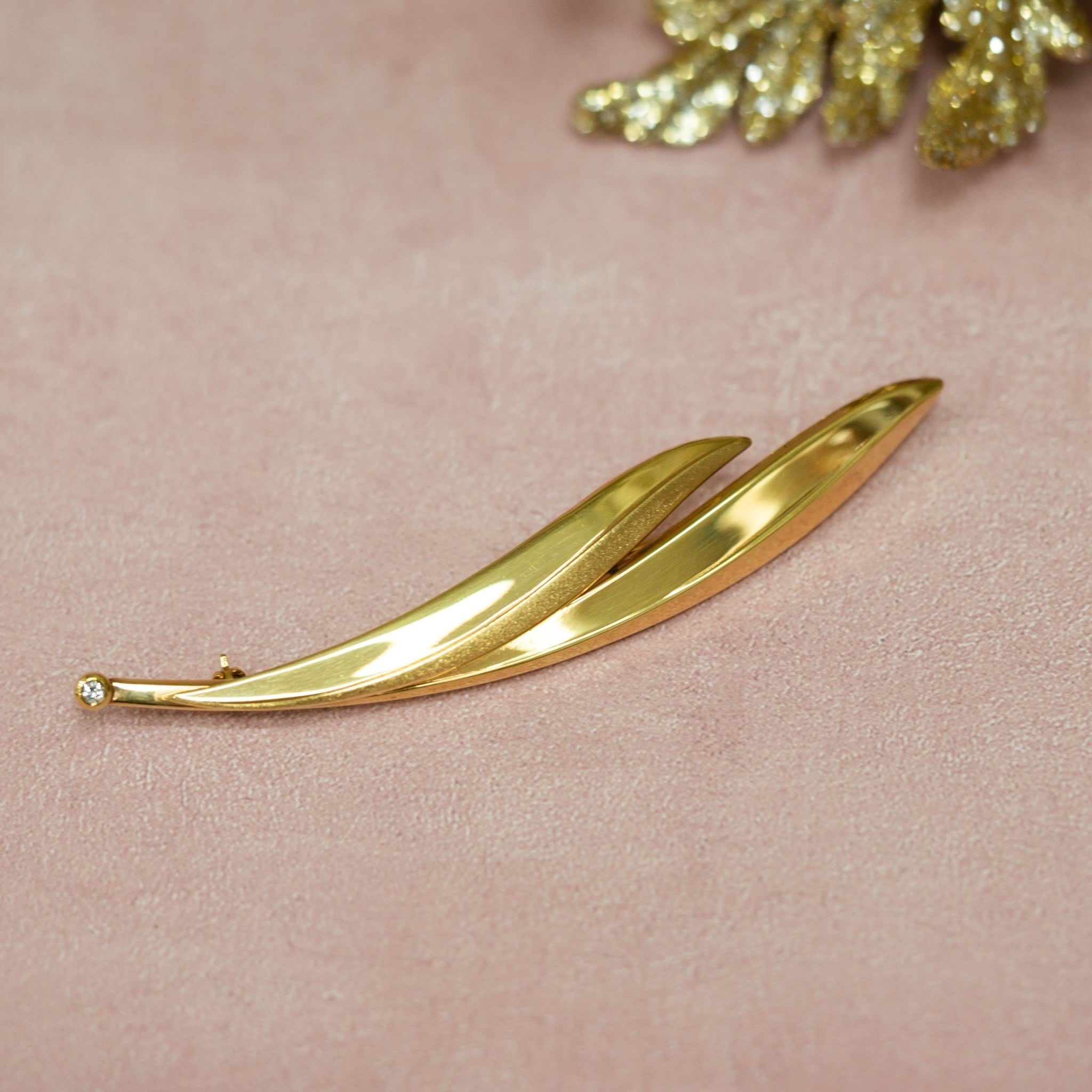 金色葉っぱブローチ パール付きk18 d03ff5b2ceab1a94c7258d883aa061