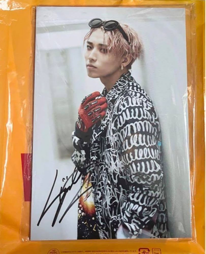 Amazon.co.jp: ONE N' ONLY 高尾颯斗 サイン入りパネル : おもちゃ