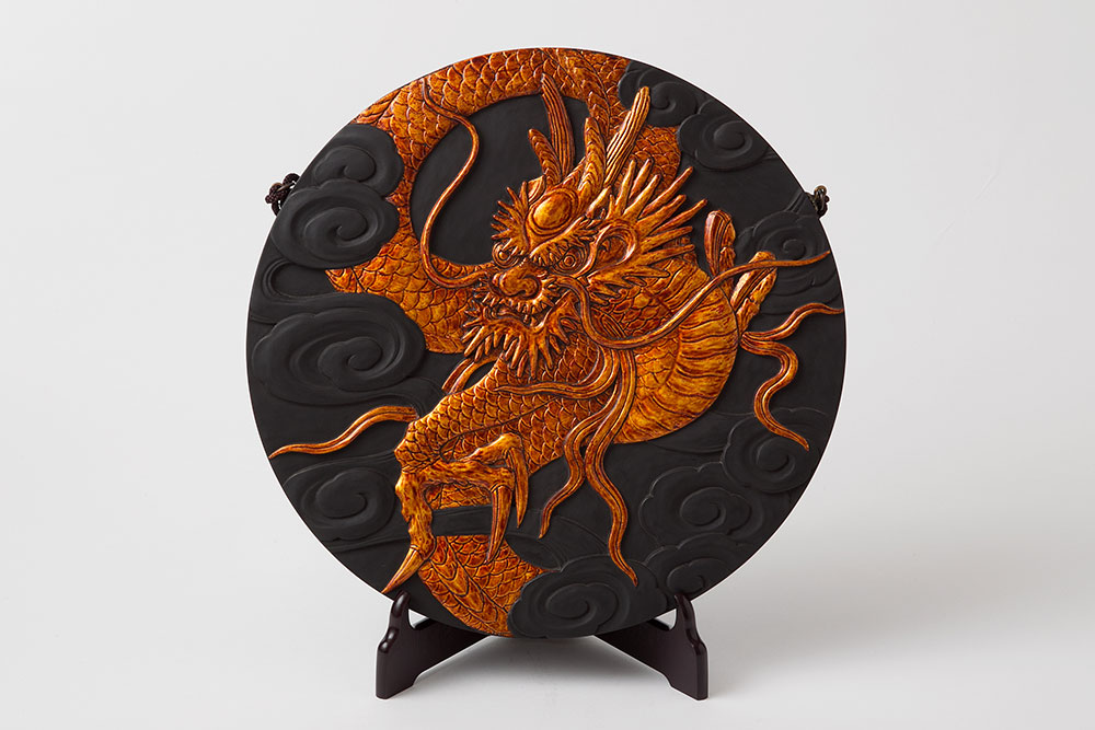 鎌倉彫の雲盤 尺3 龍(りゅう) 地墨粉蒔金一色 正面 | 鎌倉彫陽雅堂