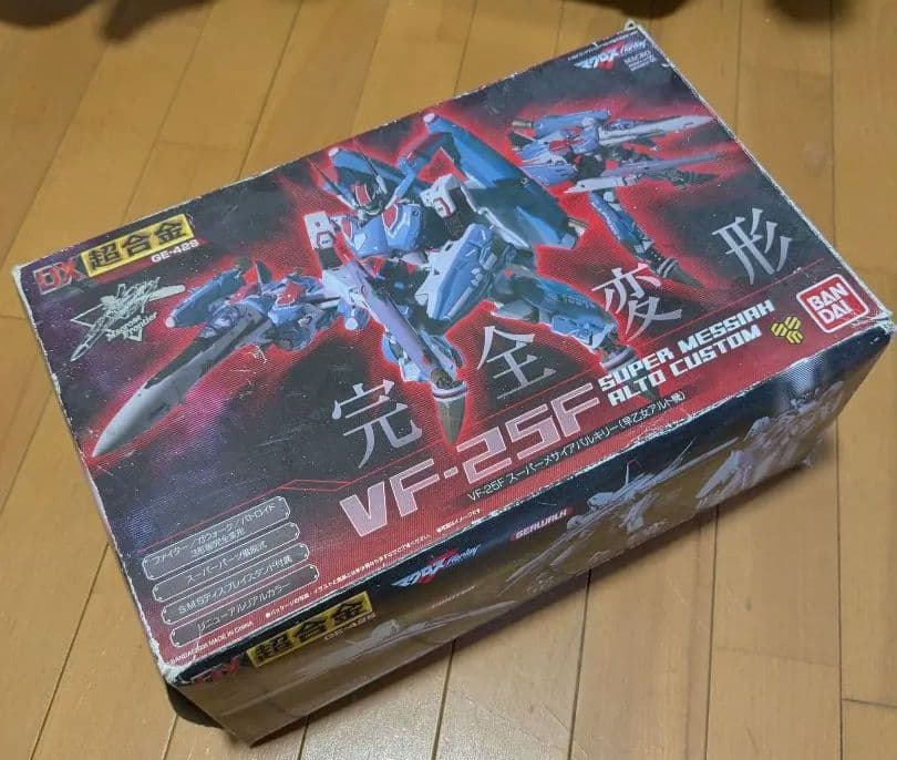 バンダイ VF-25SF スーパー メサイア アルトカスタム DX超合金 VF-25F スーパーメサイアバルキリー (早乙女アルト機